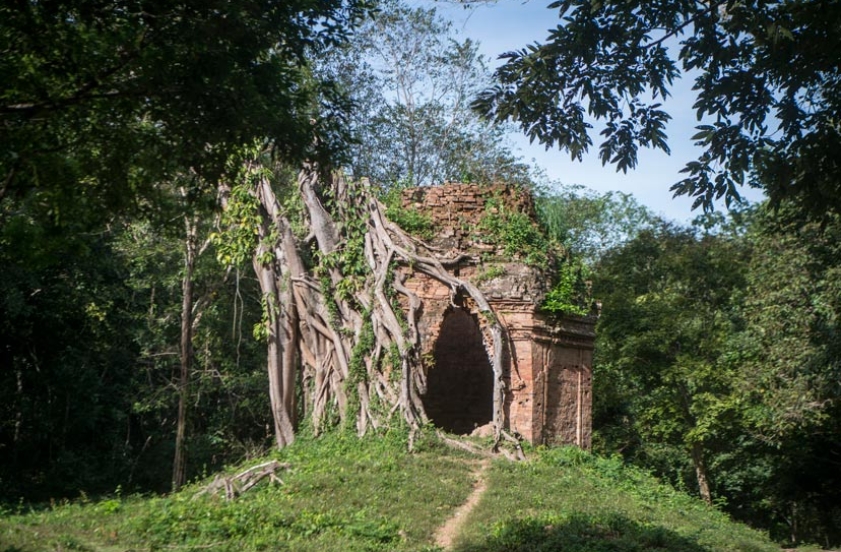 From South Laos to the splendors of Angkor 14 days