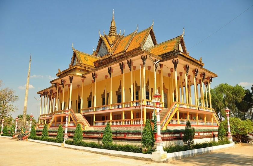 Laos Cambodia tour 20 days From Vientiane to Angkor and beach