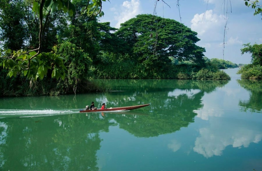 From South Laos to the splendors of Angkor 14 days