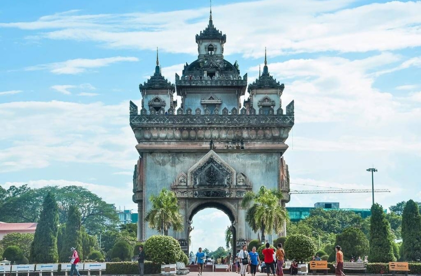 Laos tour 10 days The Ethnic groups