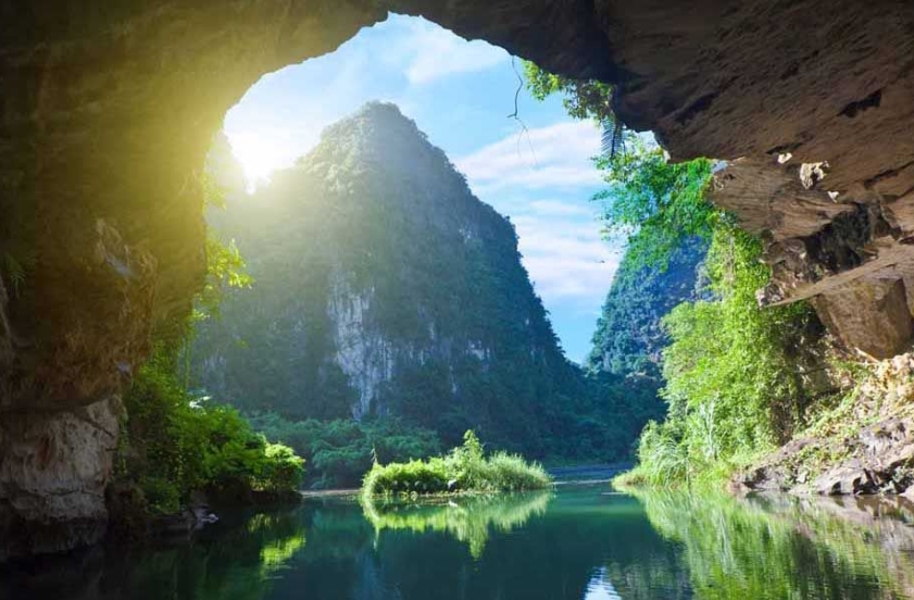 Authentic North Vietnam And Laos 17 days