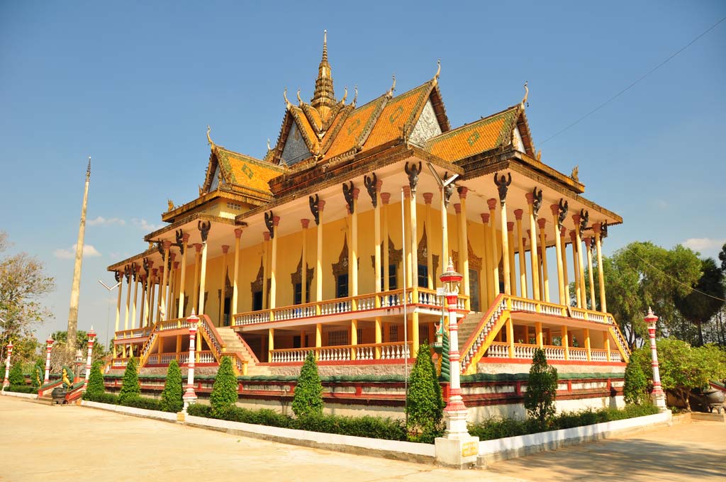 The 100 Column pagode in Kratie