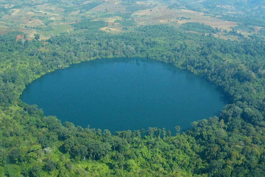 Lac volcanique de Yeak Lom