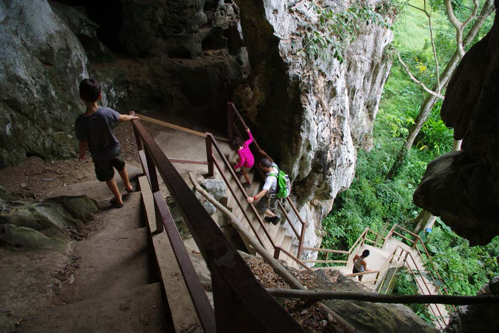 Grotte de Pha Tok