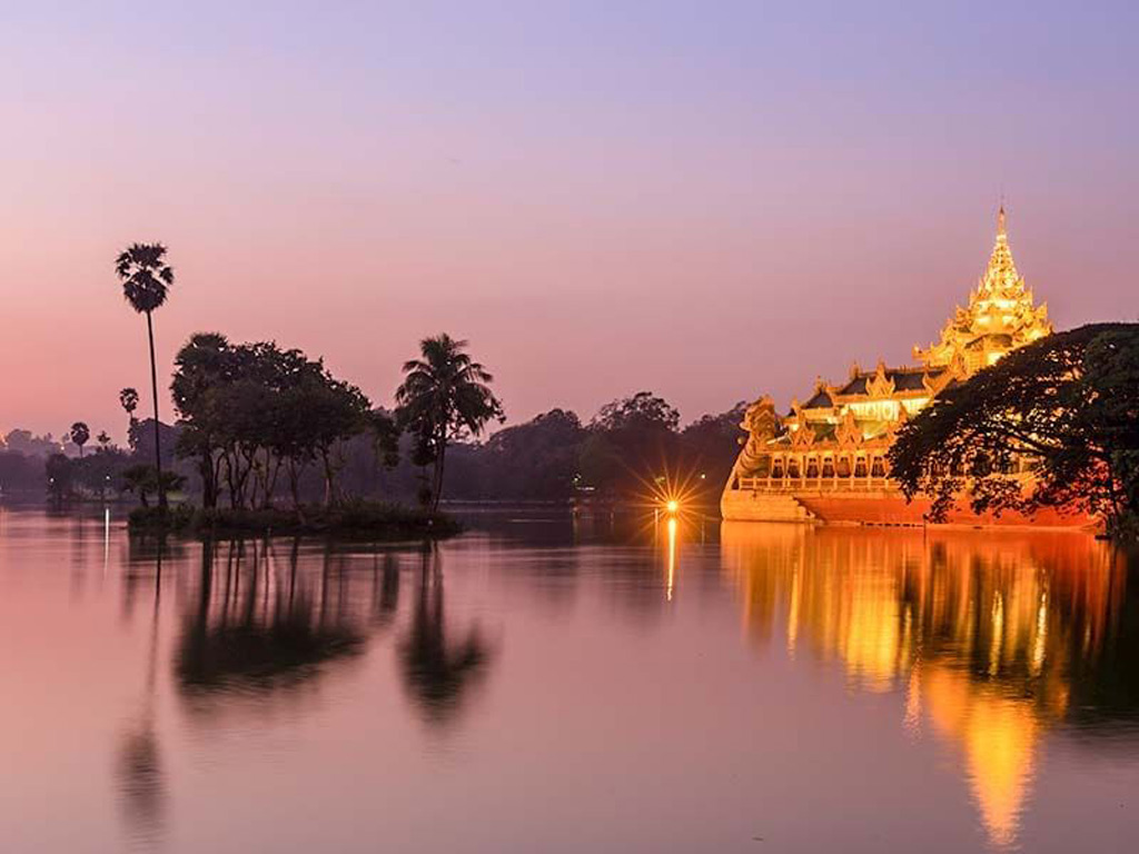 Kandawgyi lake