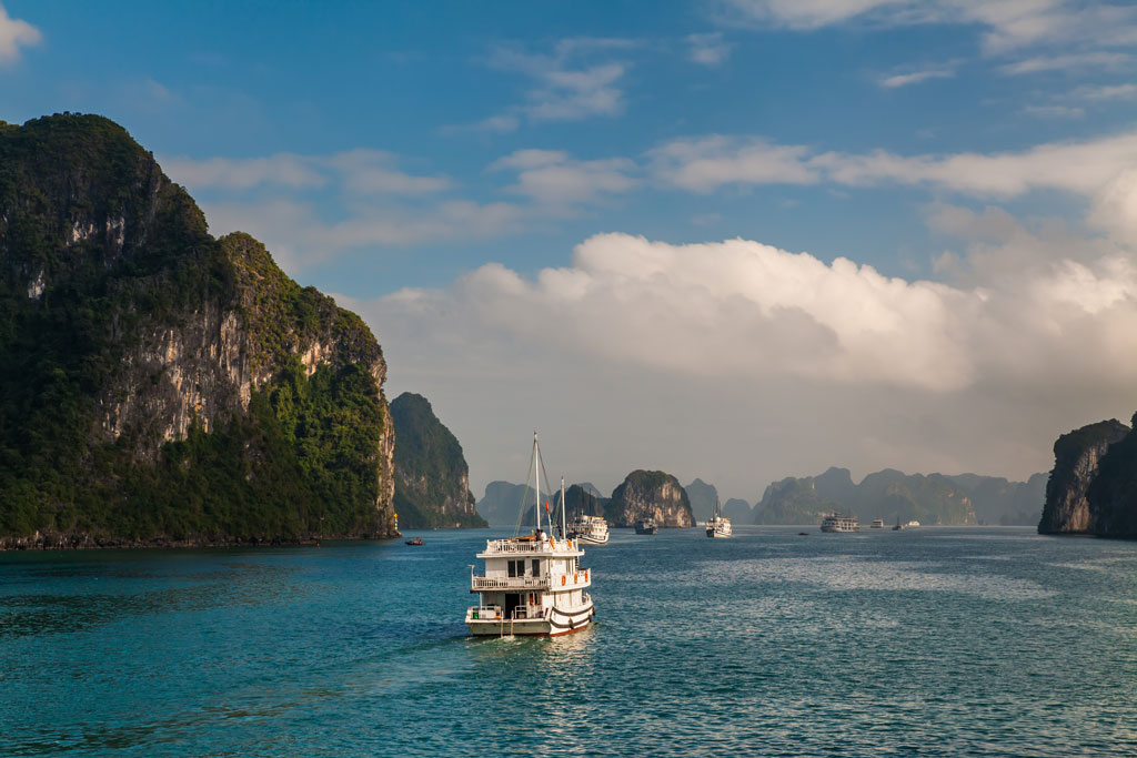 Cruises in Ha Long Bay