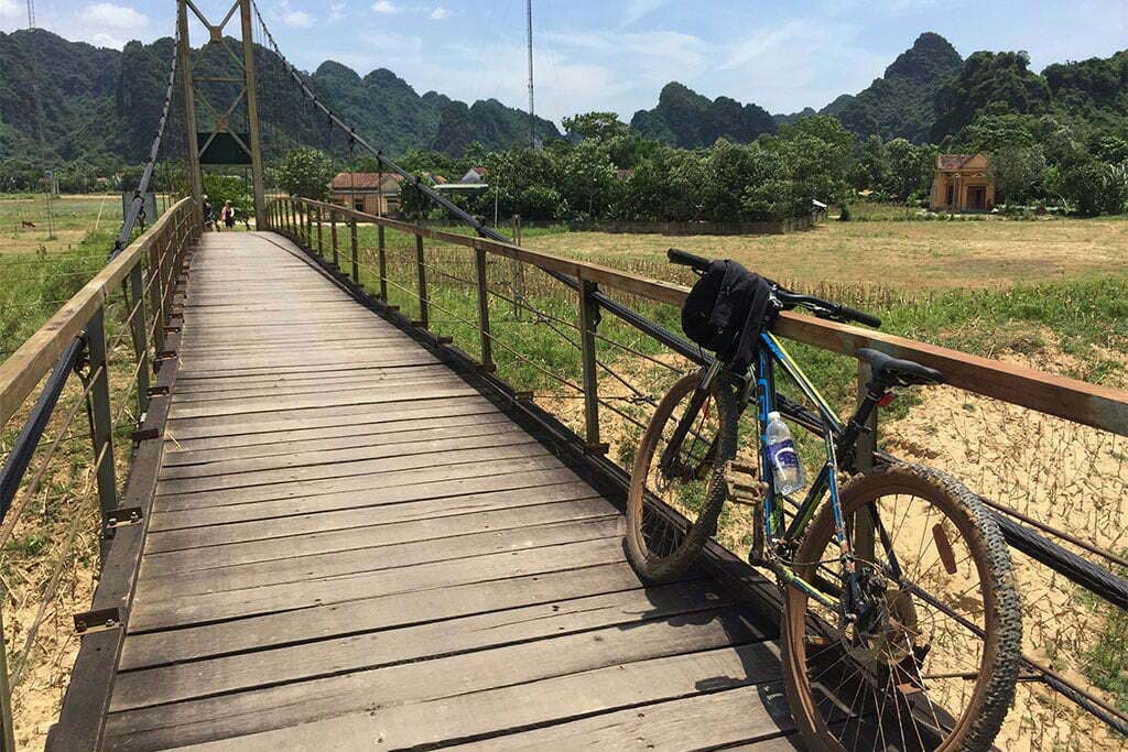 Une belle promenade à vélo le long de la rivière Son